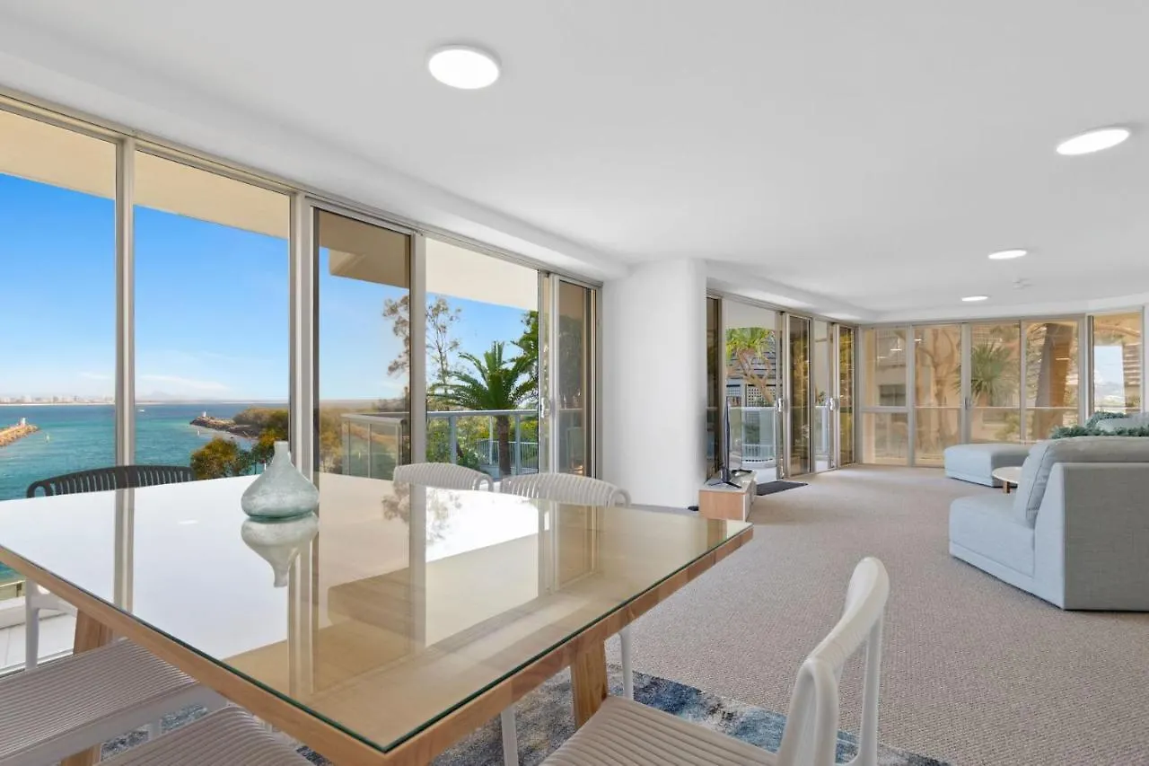 Oceanfront Apartment On Top Of Point Cartwright Buddina
