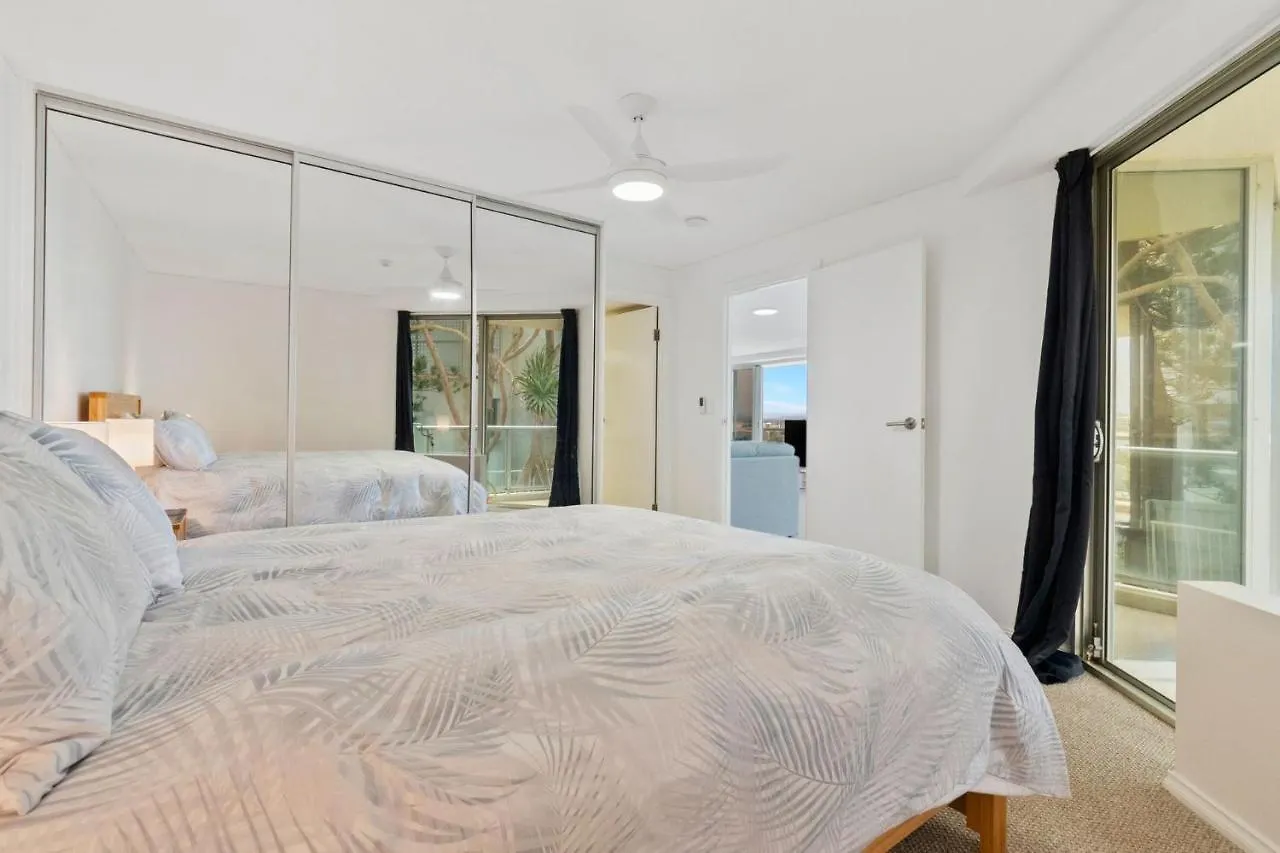 Oceanfront Apartment On Top Of Point Cartwright Buddina Australië