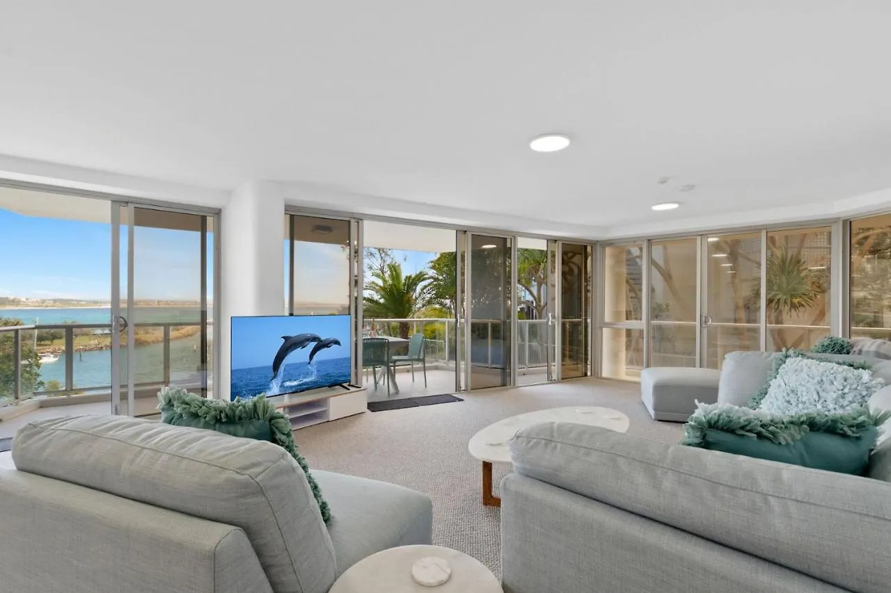 Oceanfront Apartment On Top Of Point Cartwright Buddina