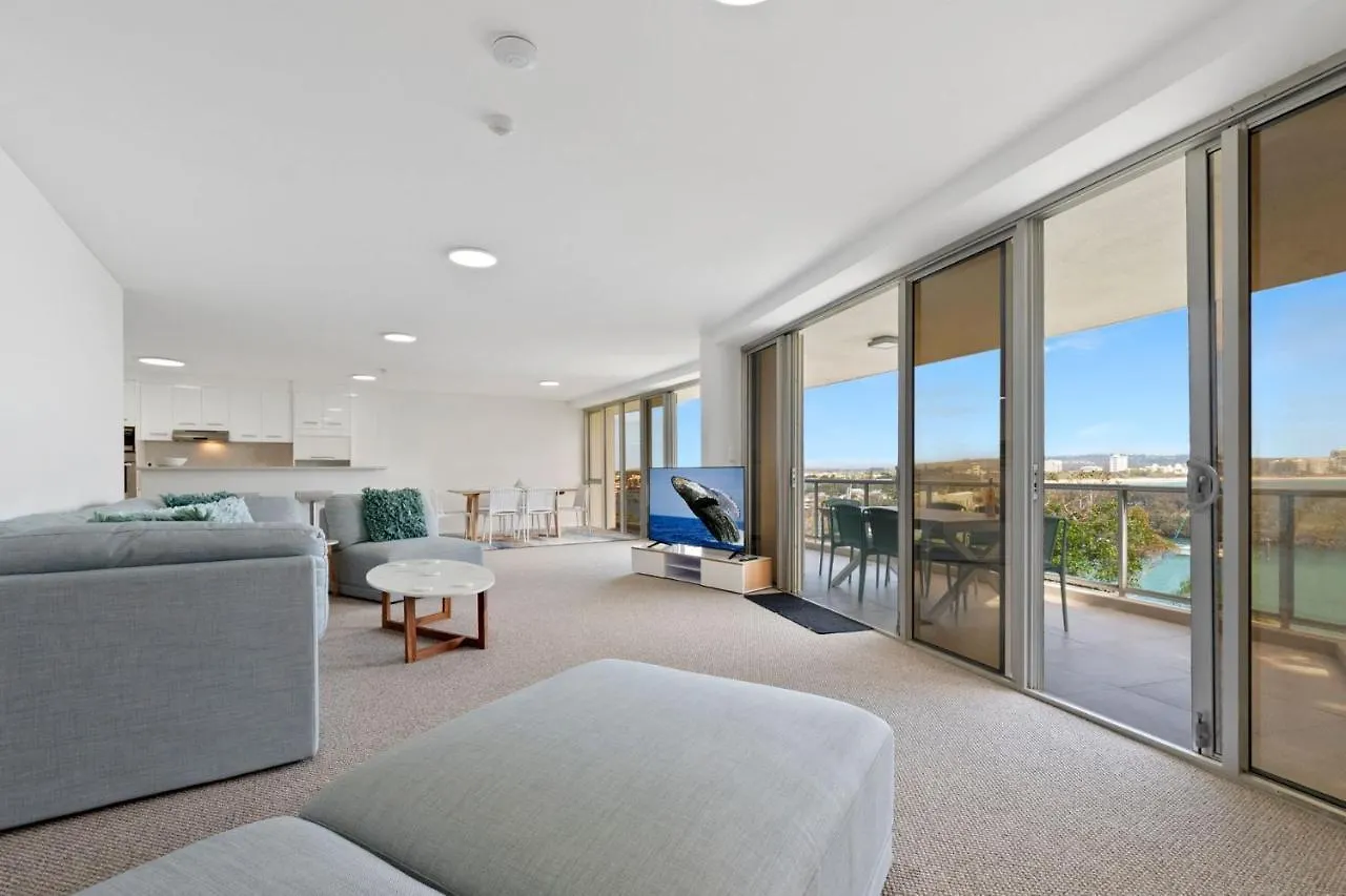 Oceanfront Apartment On Top Of Point Cartwright Buddina 0*,