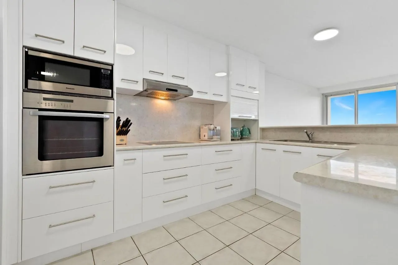 Oceanfront Apartment On Top Of Point Cartwright Buddina